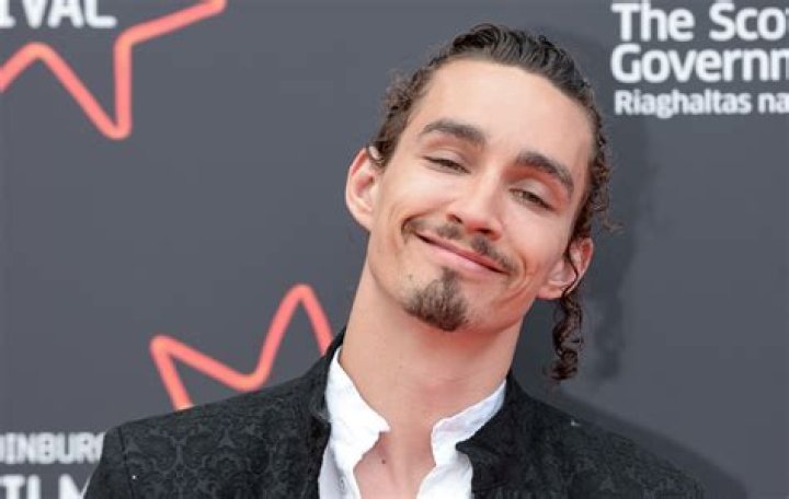 Robert Sheehan's Relationship Status: Uncovering The Truth